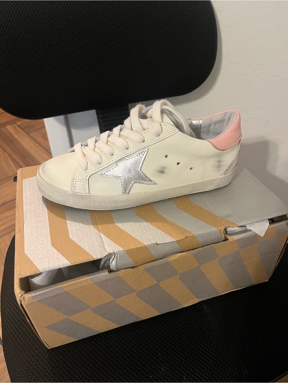 Kids Casual Star Sneaker in Cream and Pink